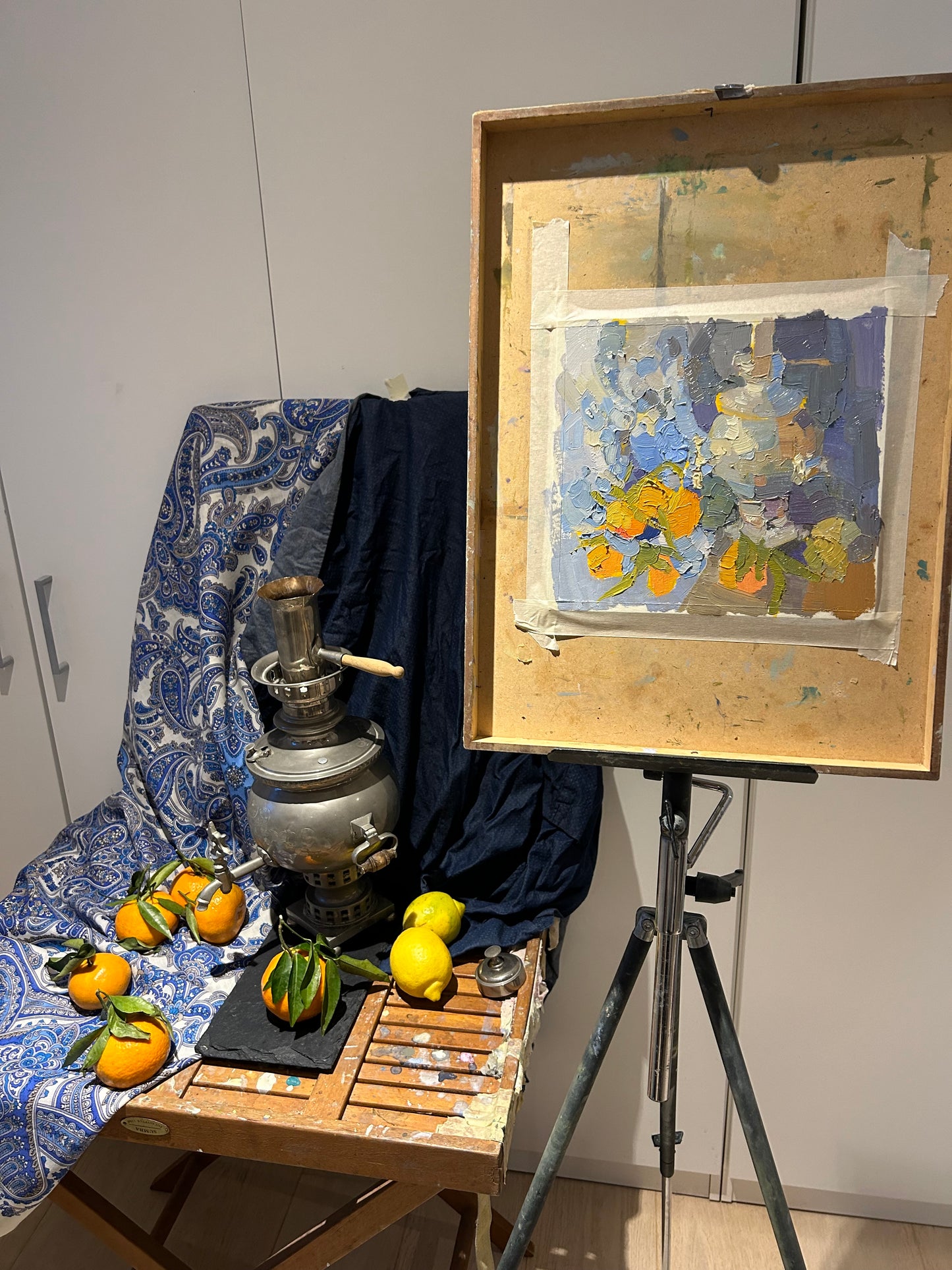 Samovar and scarf. 18.5x19.5 cm